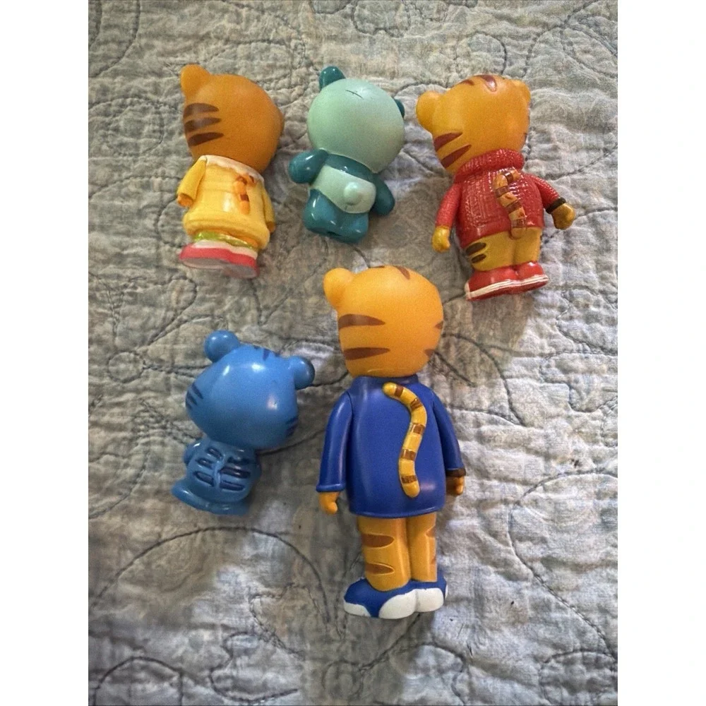 Daniel Tiger's Neighborhood Toy Friends & Family Figure Set Lot of 5